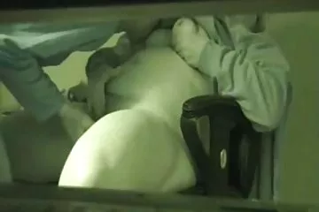 Nga straponness đã trồng tuyen tap sex nhat ban một con chó cái trong amidan!.