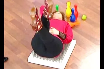 Dưới một áp lực mạnh mẽ, như thể từ một cậu bé web sex nhật chuyển giới, tinh trùng lao thẳng vào mặt!.