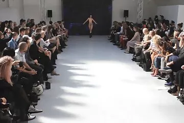 Cận cảnh màng trinh bị rách. dien vien dong phim sex nhat ban