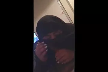 Người đẹp tóc phim sex nhật bản tổng hợp nâu đụ mình với một cái chai.