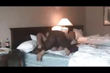 Chồng dùng tay đấm vợ. diễn viên sex nam nhật bản