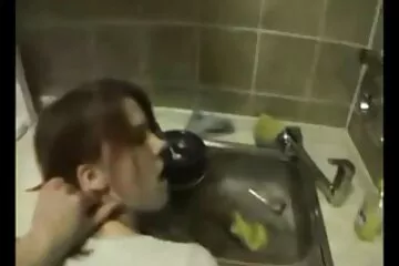 Phim khiêu dâm riêng tư của Nga với một cô gái tóc nâu trẻ gầy. phim sex tổng hợp nhật bản