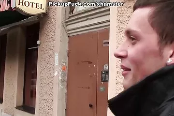 Con cặc to béo tóc vàng phim sex nhật bản không che hd và một chai bia.